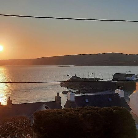 Arvonia Sleeps 7, Sea Views, Dog Friendly Villa New Quay  Exterior photo