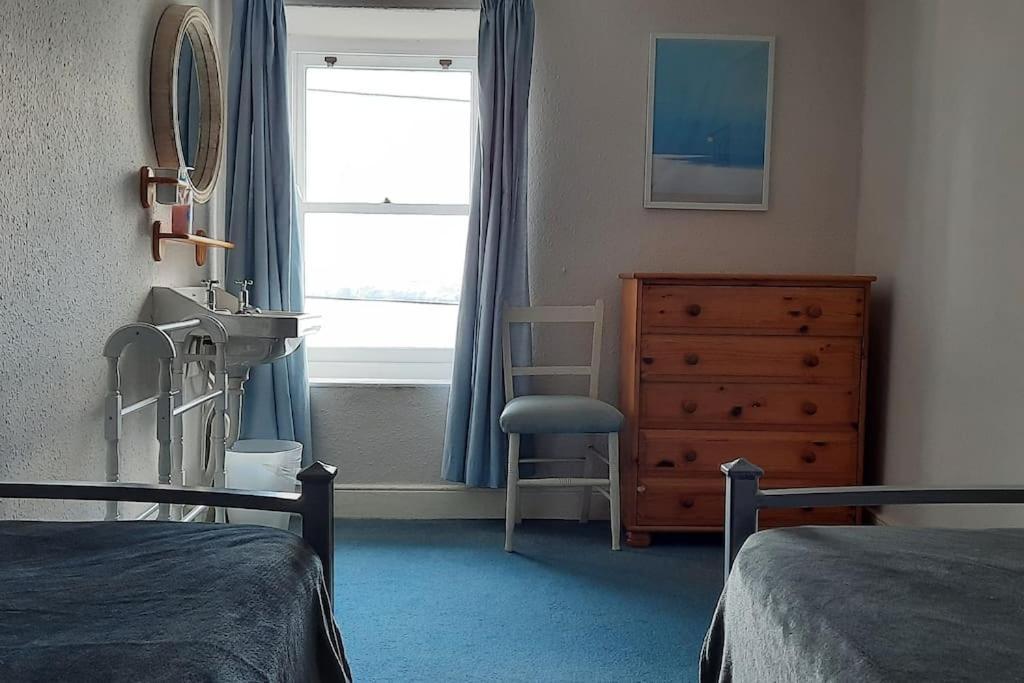 Arvonia Sleeps 7, Sea Views, Dog Friendly Villa New Quay  Exterior photo