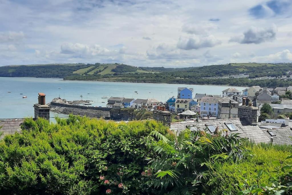 Arvonia Sleeps 7, Sea Views, Dog Friendly Villa New Quay  Exterior photo