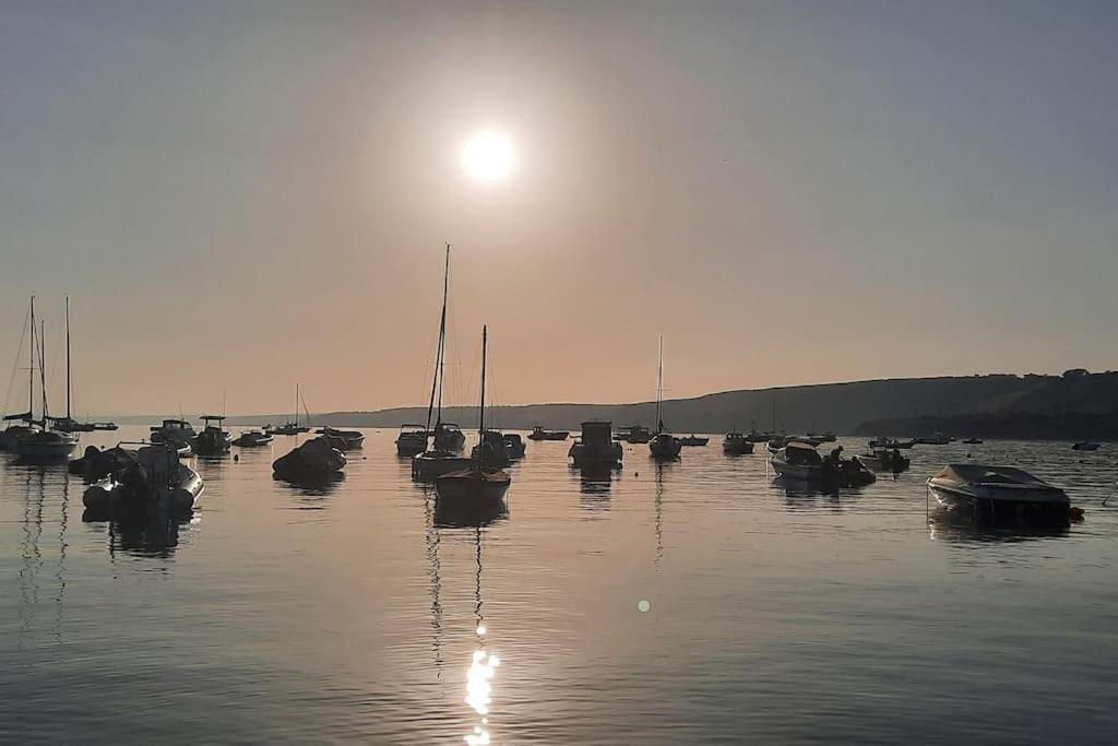 Arvonia Sleeps 7, Sea Views, Dog Friendly Villa New Quay  Exterior photo