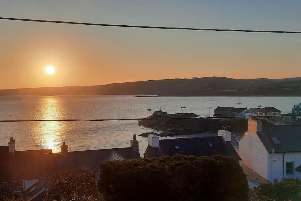 Arvonia Sleeps 7, Sea Views, Dog Friendly Villa New Quay  Exterior photo