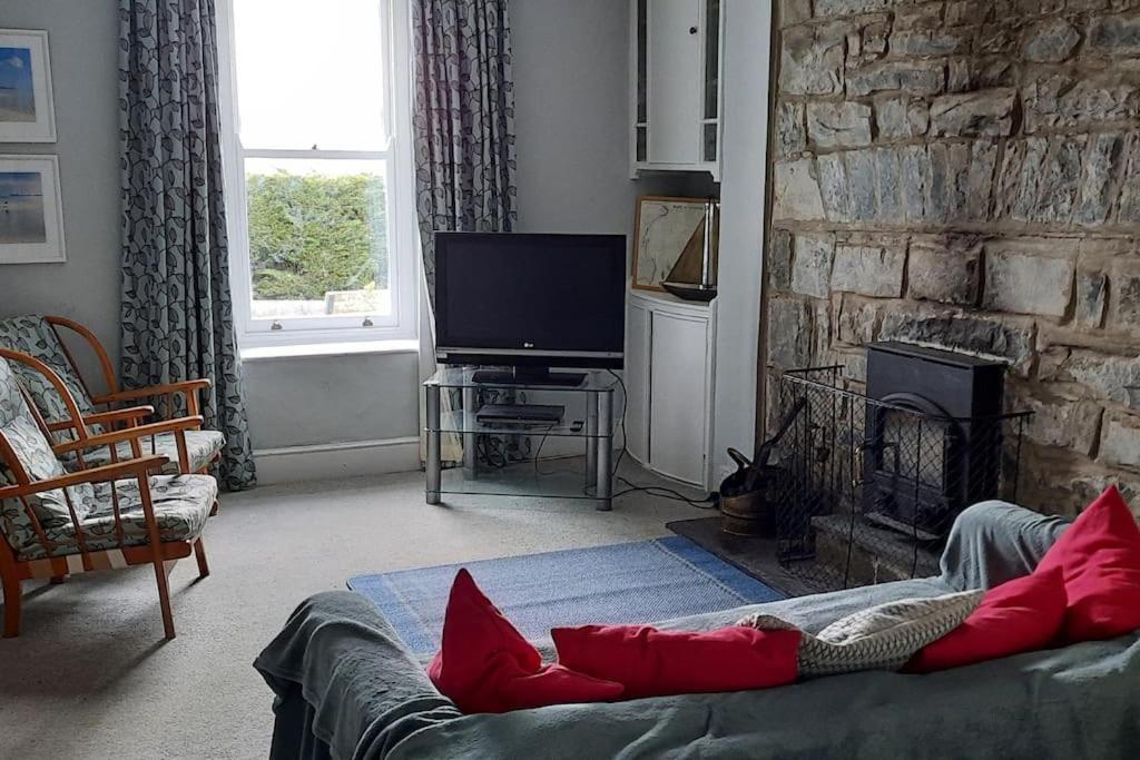 Arvonia Sleeps 7, Sea Views, Dog Friendly Villa New Quay  Exterior photo