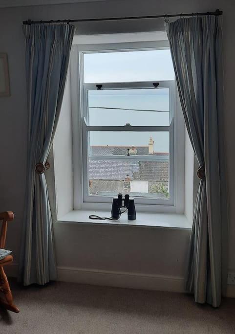 Arvonia Sleeps 7, Sea Views, Dog Friendly Villa New Quay  Exterior photo